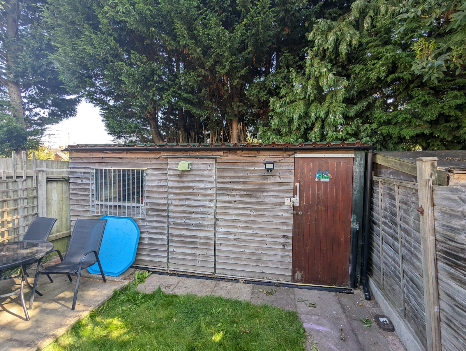 Imagine this, but ideally full of Lords of the Rings tat.